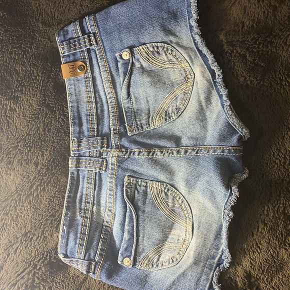 Size 1 shorts - Picture 3 of 3